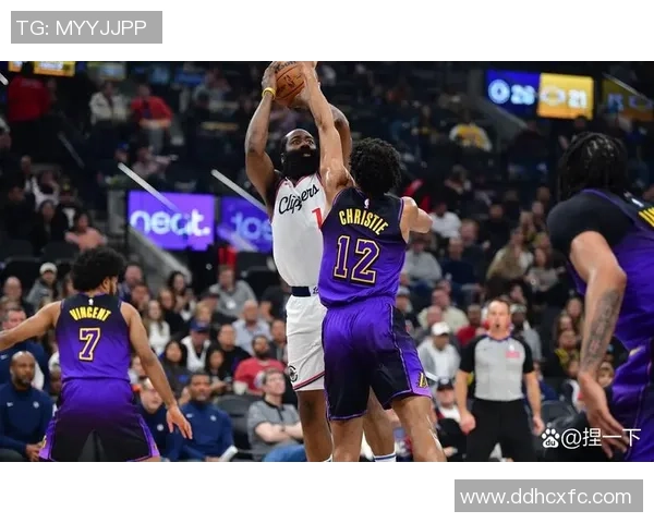 快船与爵士对决中犯规次数分析及其对比赛结果的影响