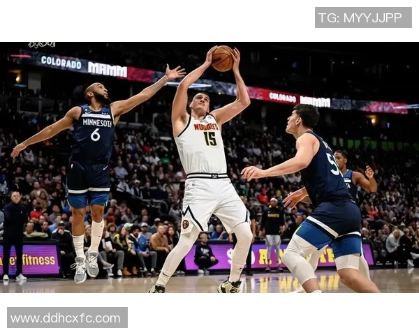 约基奇领衔掘金队精彩对决赛场上演绝妙配合与激烈竞争