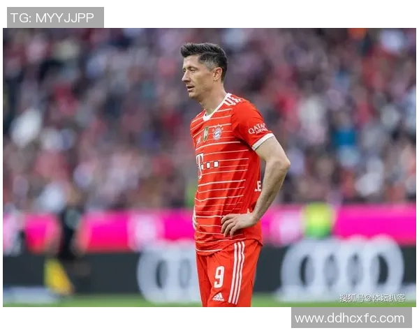 莱万重返德甲与旧主交锋拜仁球迷怒斥其忘恩负义行为